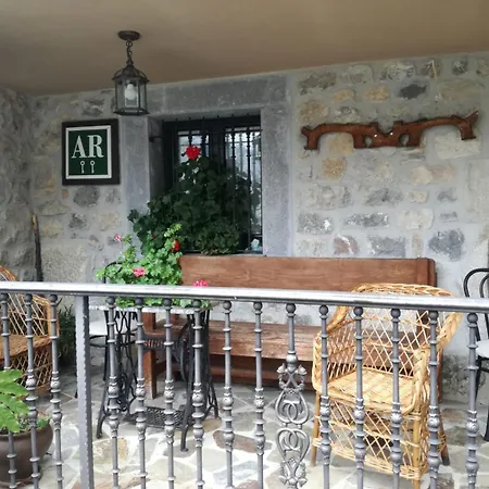 El Portal Del Abuelo Arenas De Cabrales