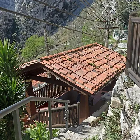 El Portal Del Abuelo Arenas De Cabrales